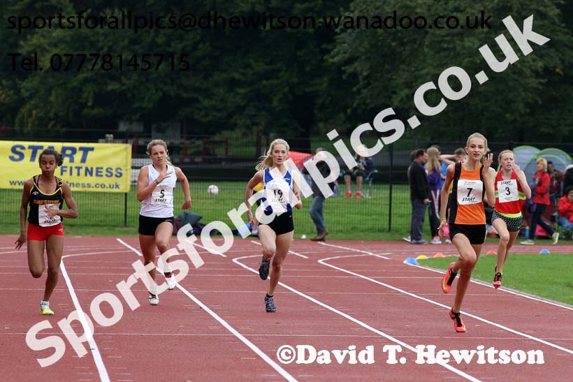 Girls 200 metres at the Northern Inter-Counties under-17s and 15s at Witton Park, Blackburn. Photo: David T. Hewitson/Sports for All Pics